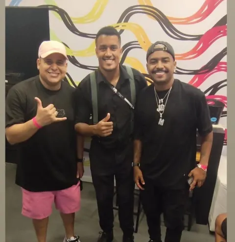 Peter Barman com Caju Pra Baixo