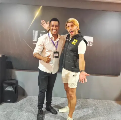 Peter Barman com Menzinho